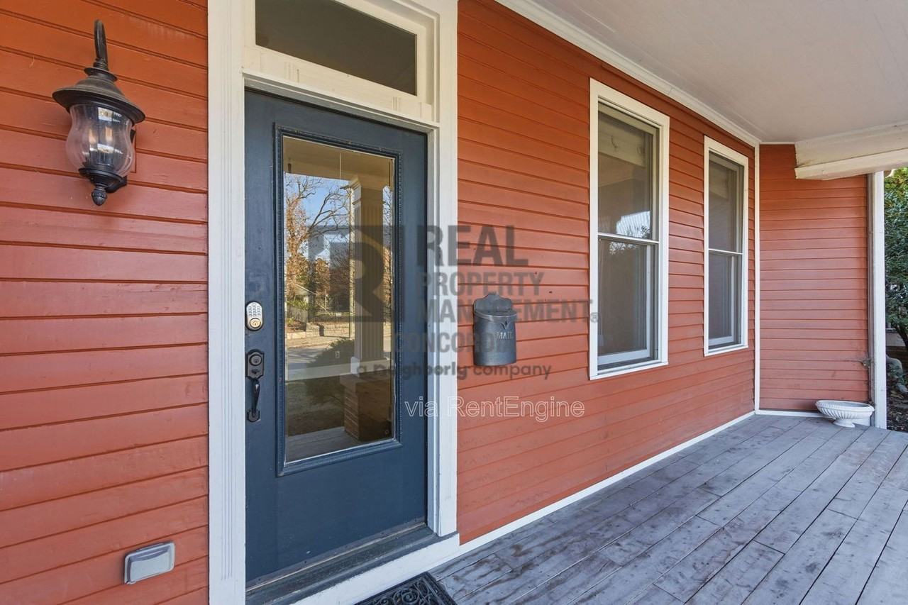 1208 Woodland St - Photo 4 of 36