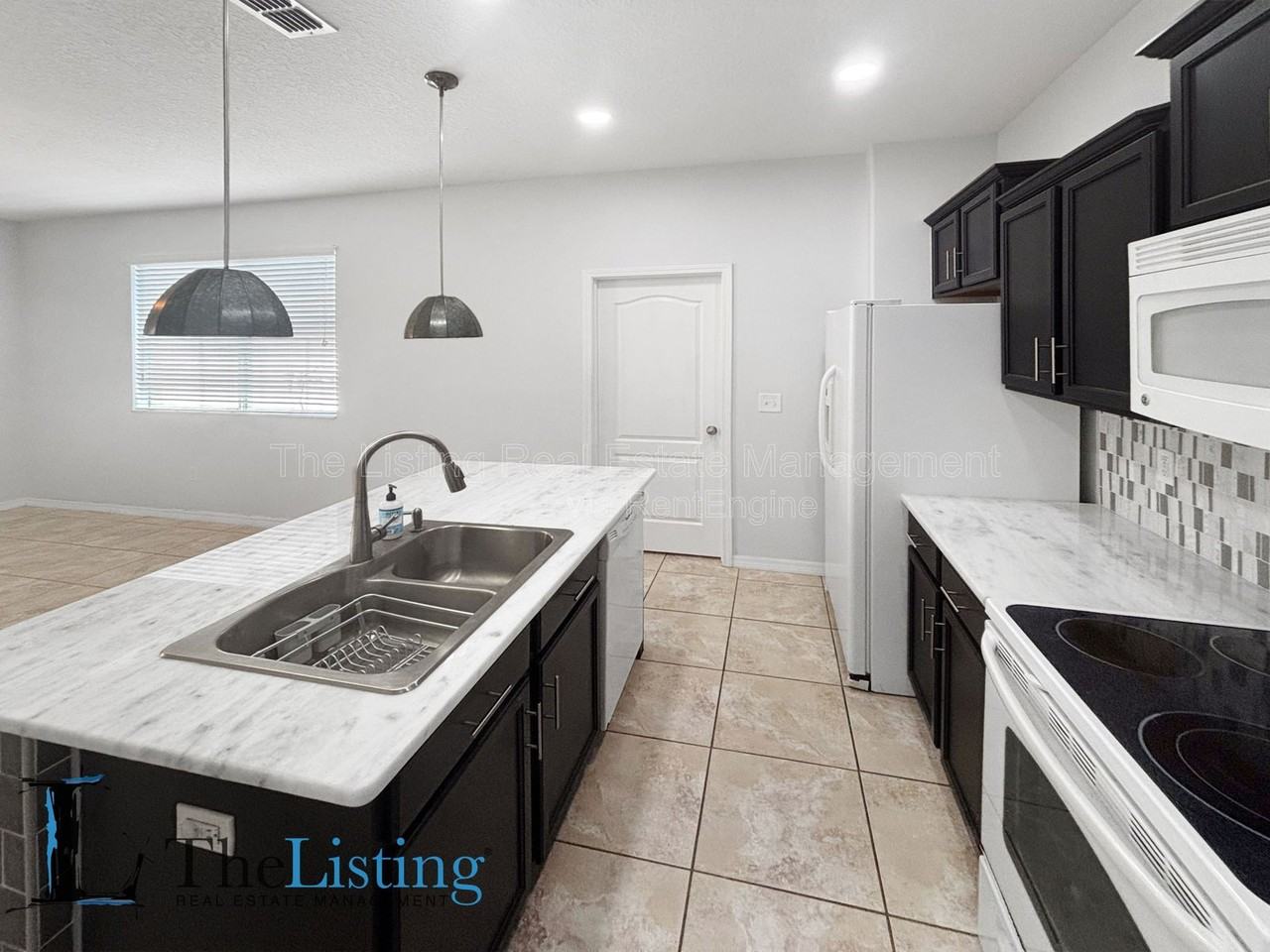 11174 Savannah Landing Cir - Photo 4 of 33