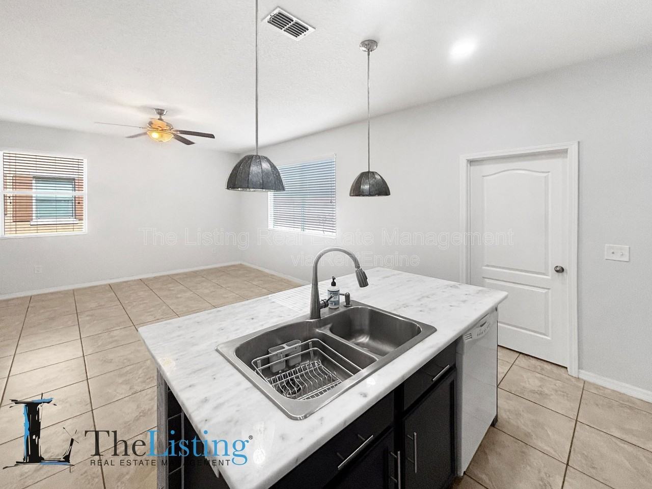 11174 Savannah Landing Cir - Photo 5 of 33