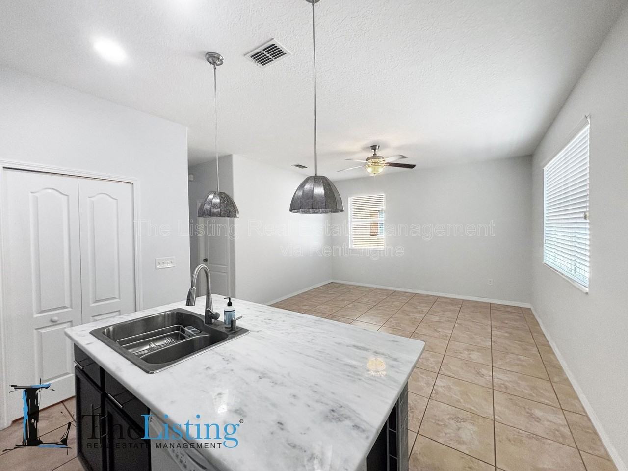 11174 Savannah Landing Cir - Photo 7 of 33