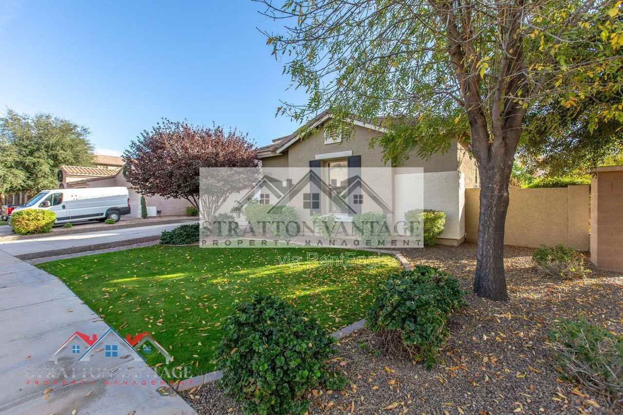 20309 E Avenida Del Valle - Photo 3 of 50