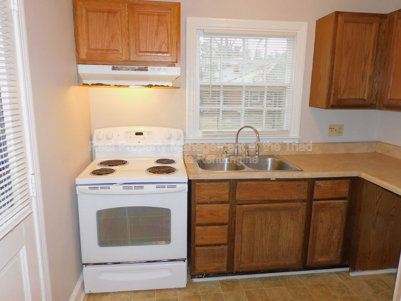 1232 Pamlico Dr - Photo 5 of 16