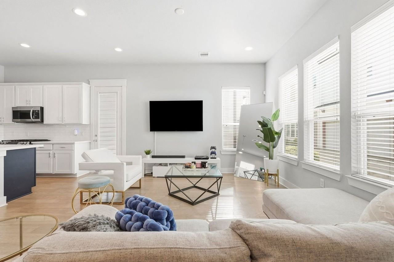 3113 Paul Quinn St - Photo 3 of 24