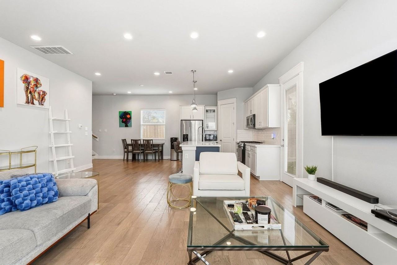 3113 Paul Quinn St - Photo 6 of 24