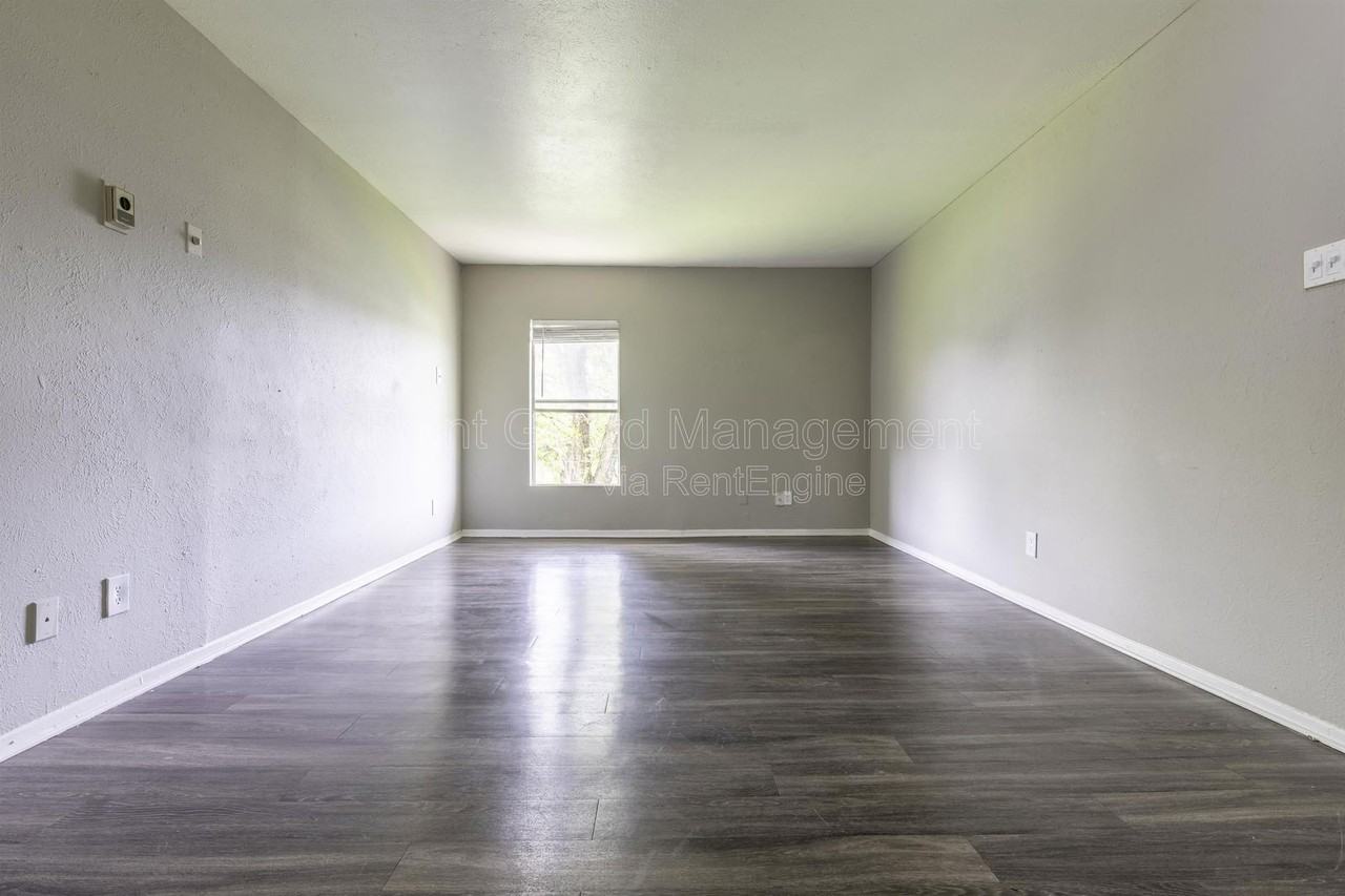 4550 W Kiest Blvd #1034 - Photo 2 of 30