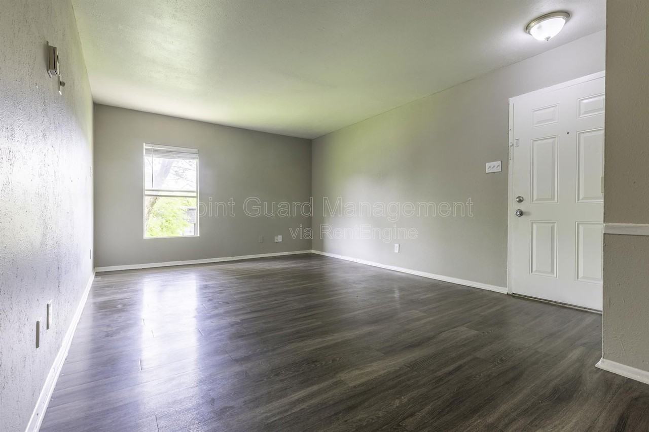 4550 W Kiest Blvd #1034 - Photo 3 of 30