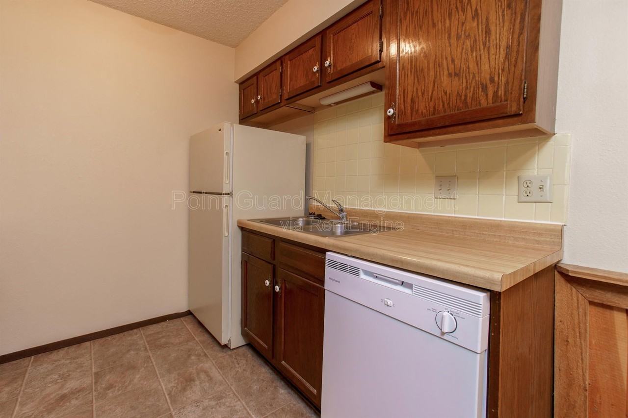 2749 N Amidon Ave #2 - Photo 6 of 27