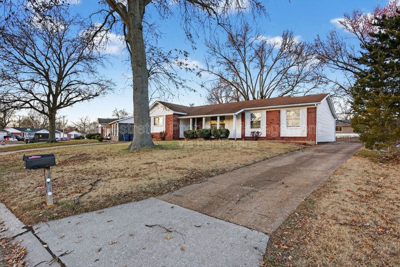 2385 Greenbriar Dr - Photo 2 of 37