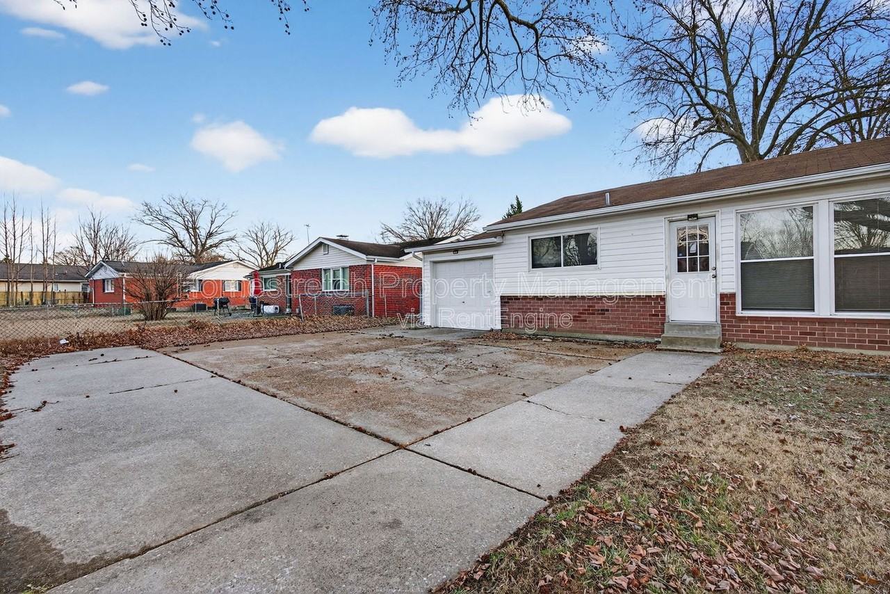 2385 Greenbriar Dr - Photo 6 of 37