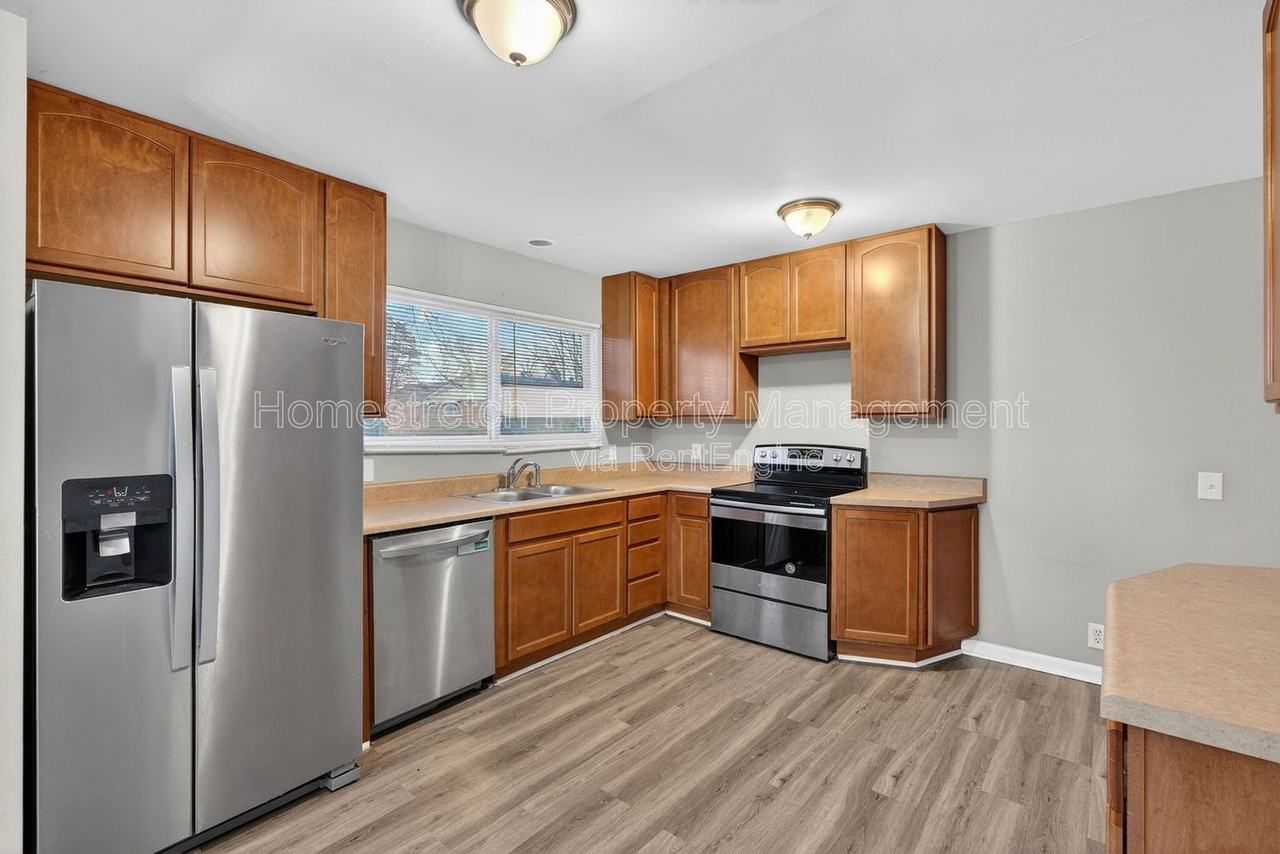 2385 Greenbriar Dr - Photo 7 of 37