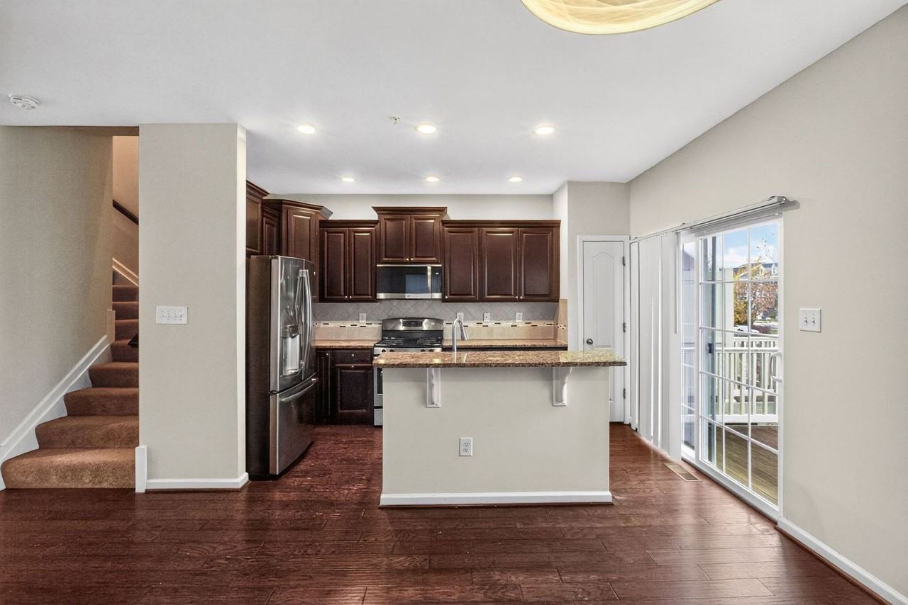 11530 Sulphur Hills Pl E - Photo 2 of 15