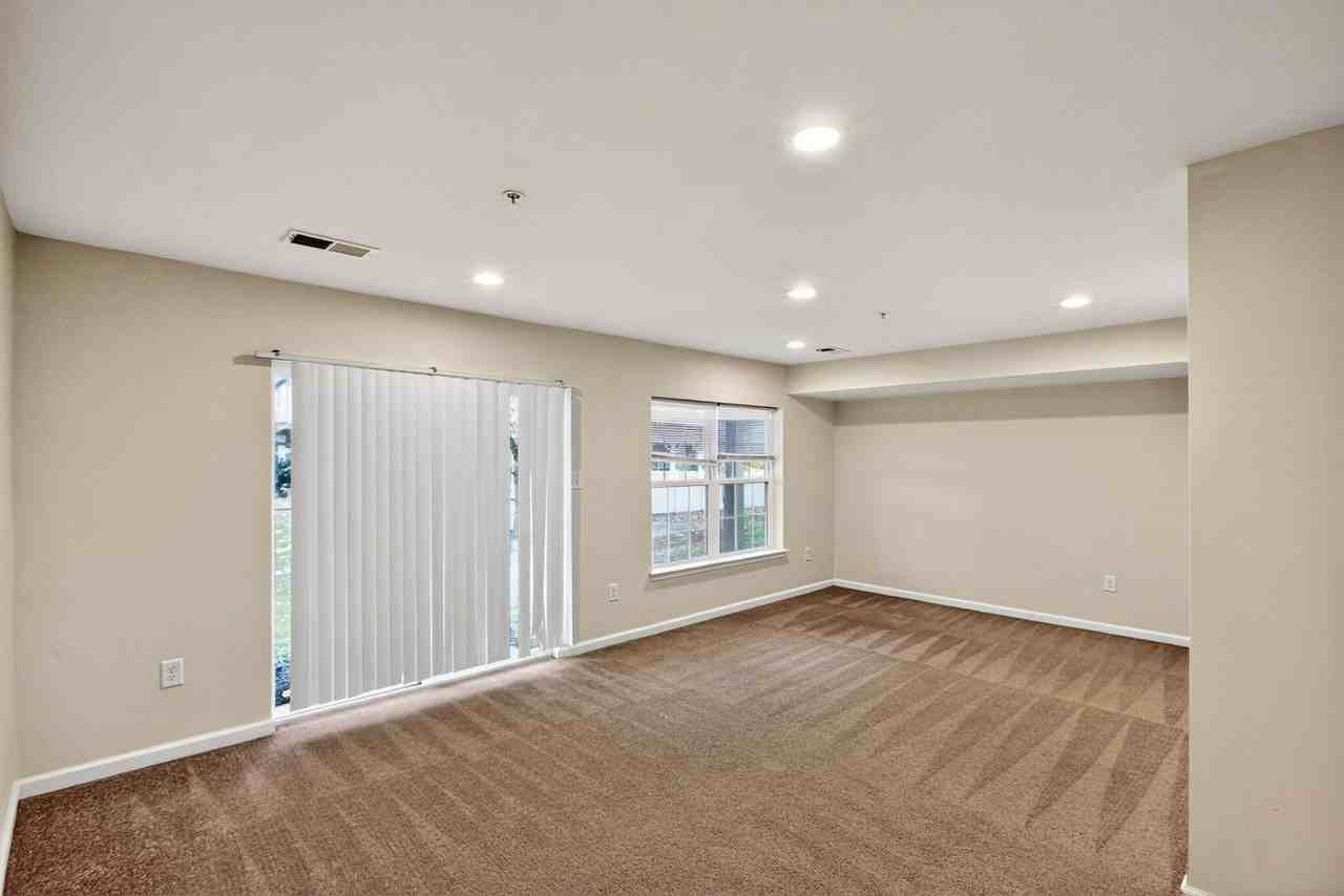 11530 Sulphur Hills Pl E - Photo 4 of 15