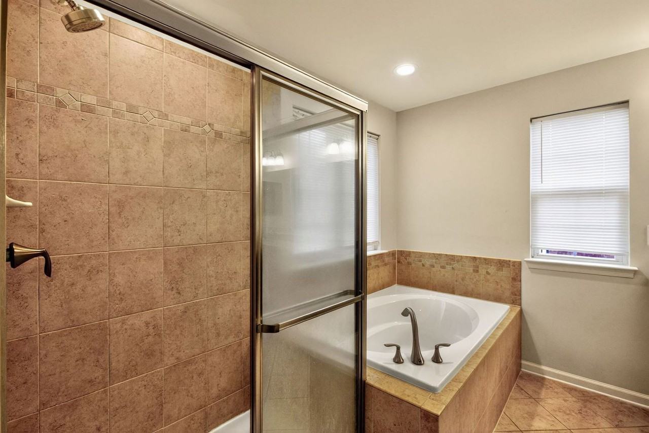 11530 Sulphur Hills Pl E - Photo 5 of 15