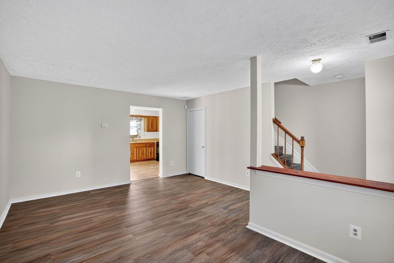 4243 Drake Ct - Photo 5 of 15