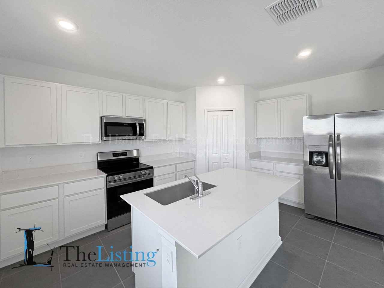 4810 Katrina Dr - Photo 6 of 44