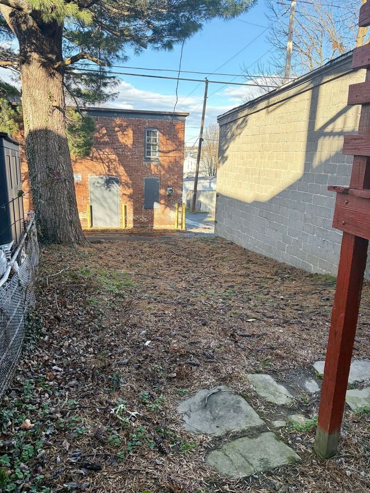 839 E Orange St #1 - Photo 3 of 17