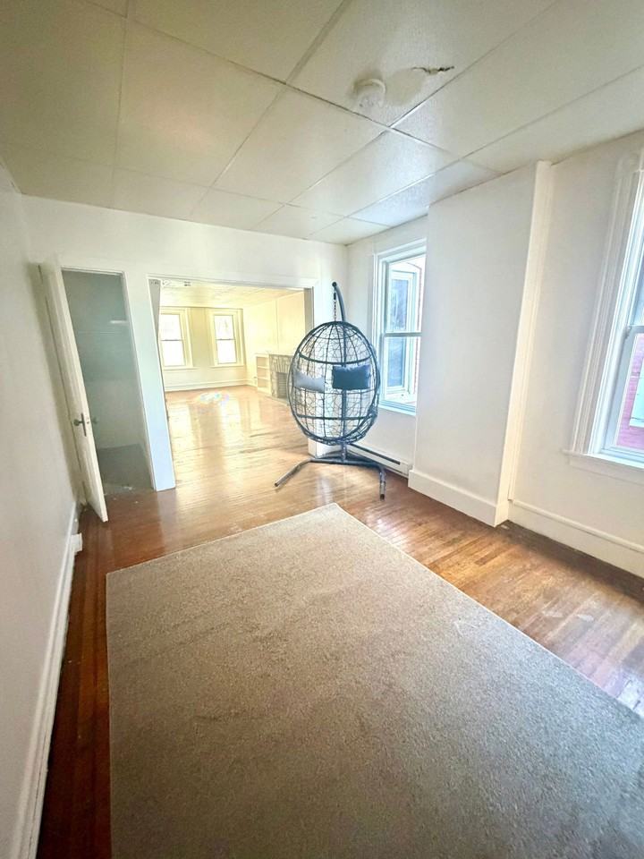 839 E Orange St #1 - Photo 4 of 17