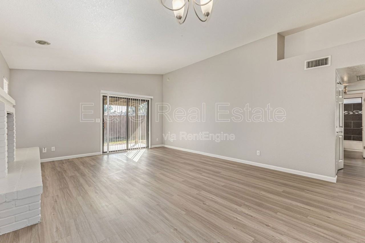 6605 N 48th Ave - Photo 4 of 22