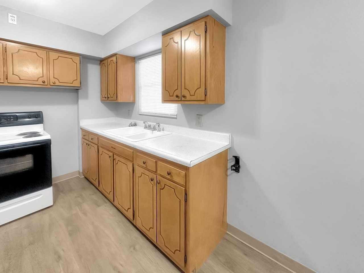 28 Ridgewood St - Photo 2 of 11