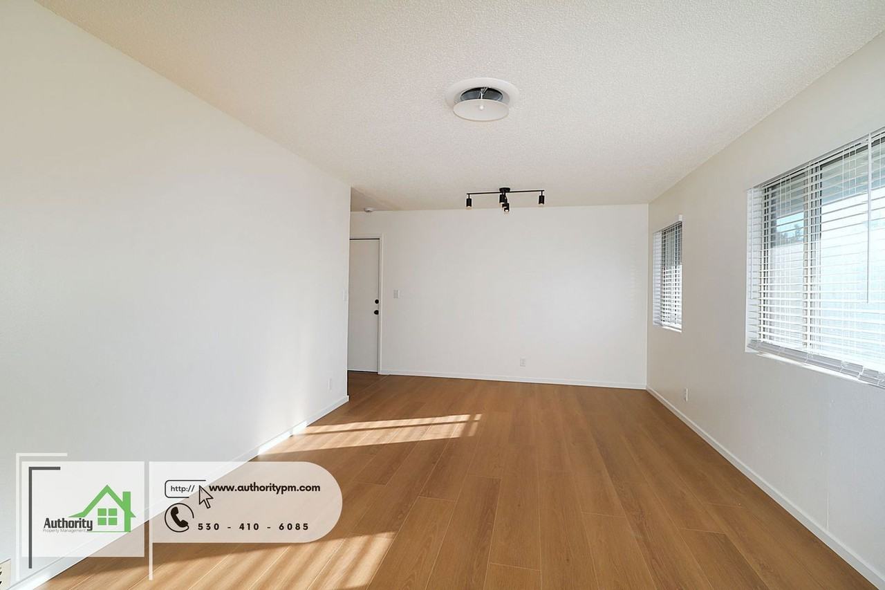 2042 Neptune Ter - Photo 2 of 21