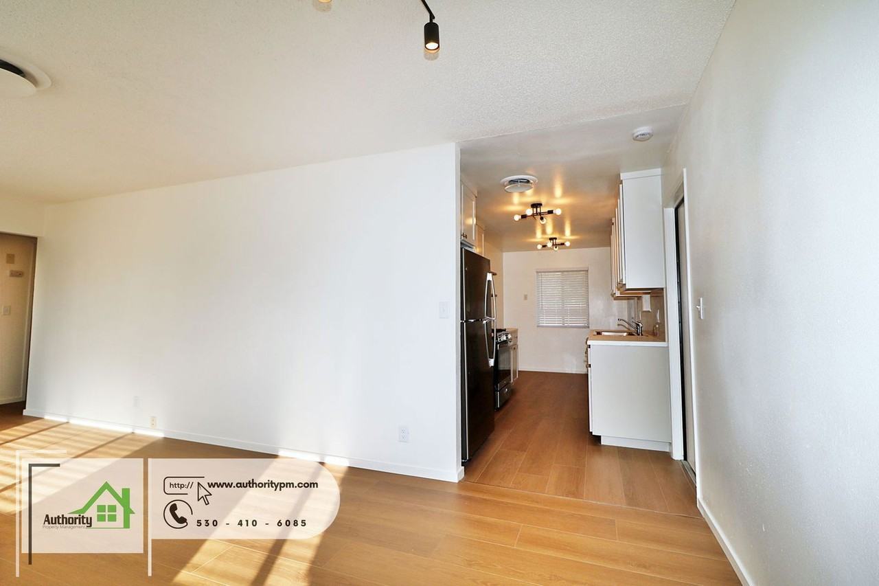 2042 Neptune Ter - Photo 4 of 21