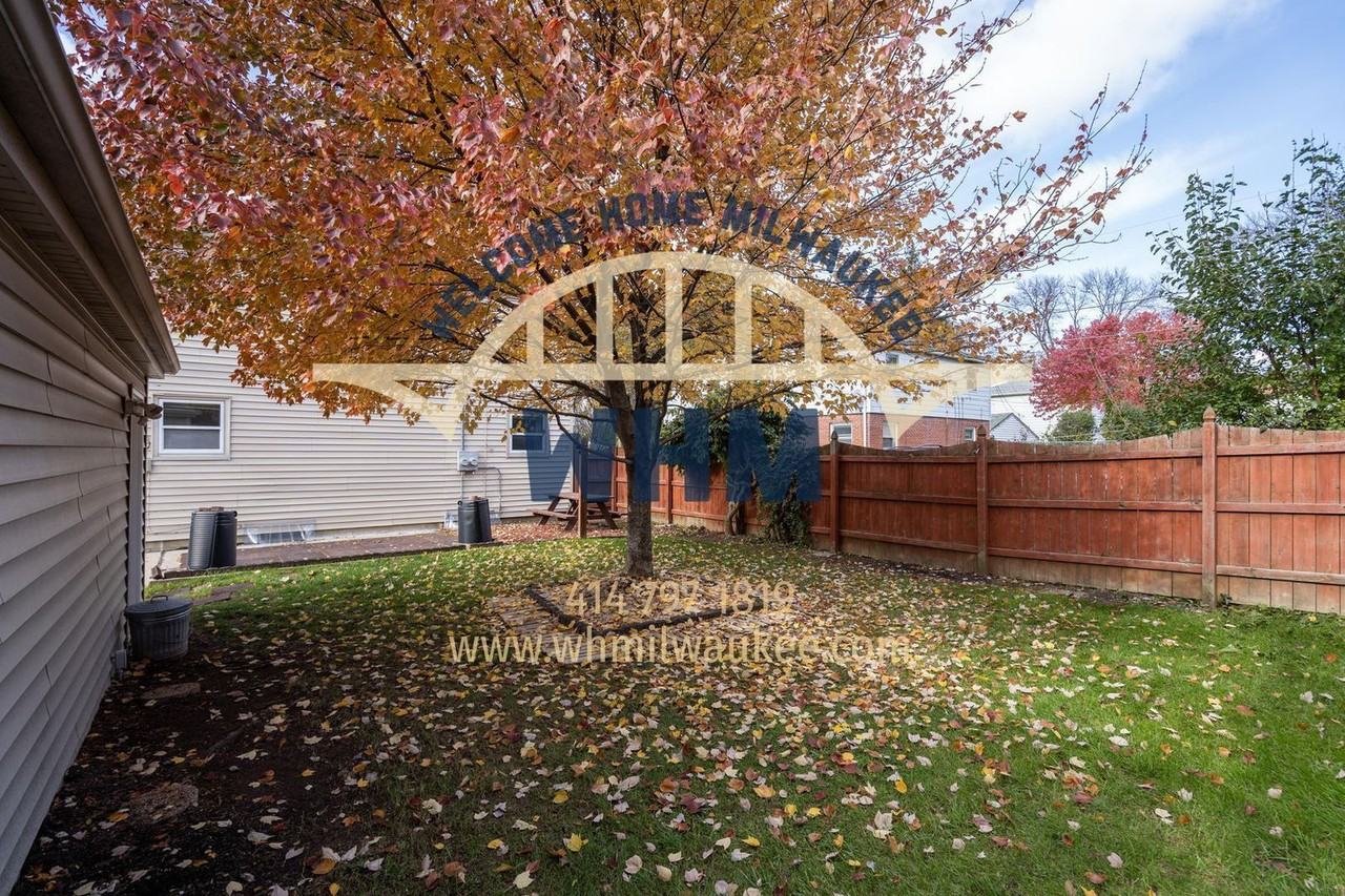 2526 S 96th St - Photo 2 of 24