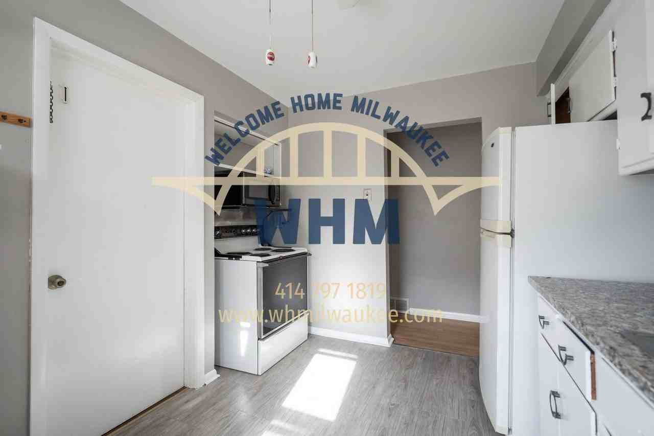 2526 S 96th St - Photo 7 of 24