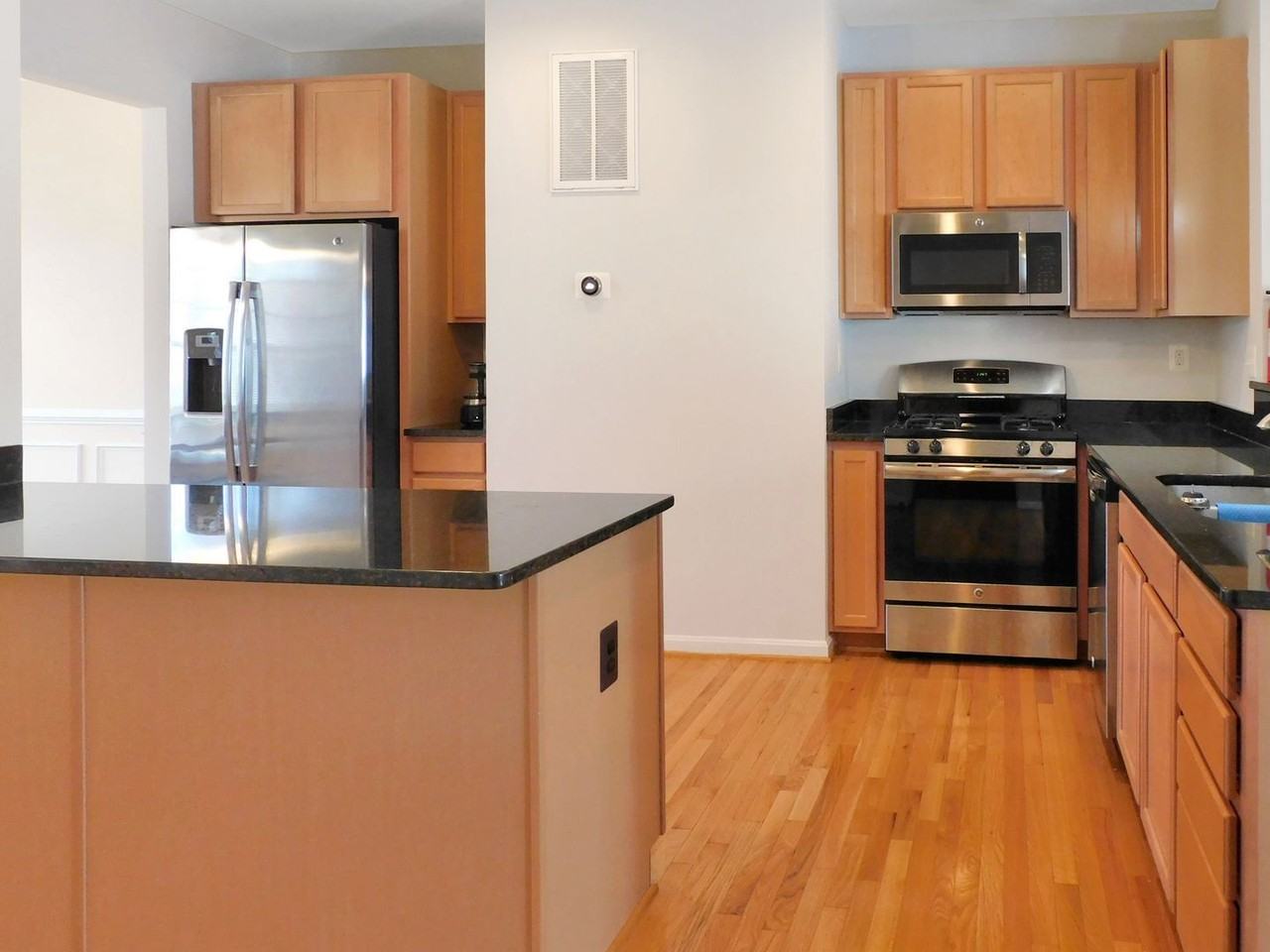 23363 Marview Ct - Photo 4 of 36