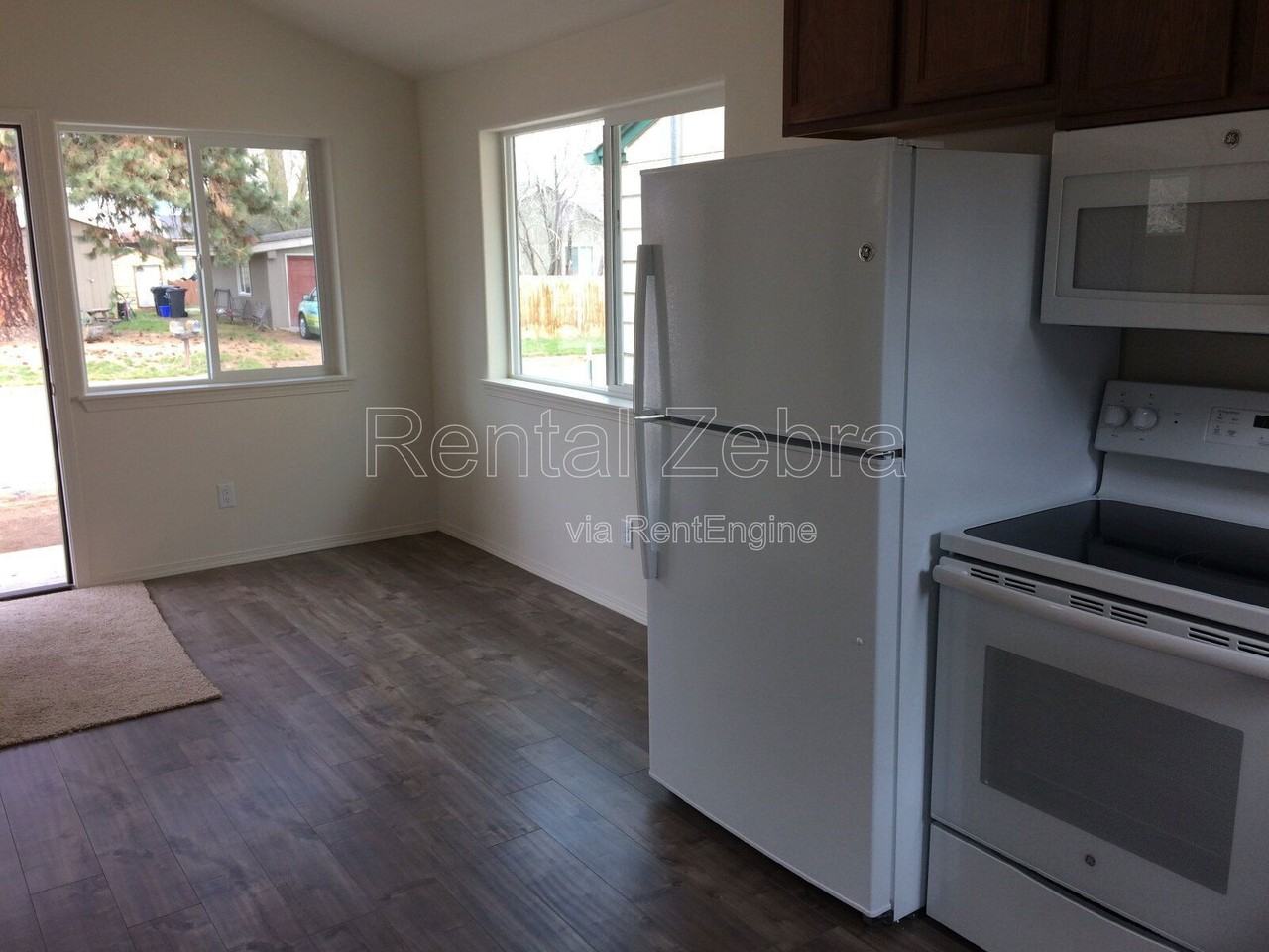 208 Se 4th St #3 - Photo 2 of 10