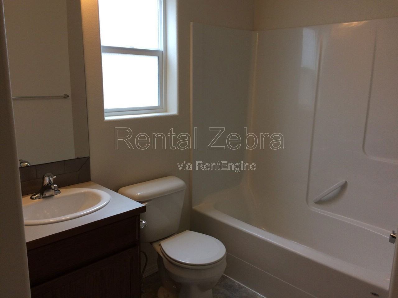 208 Se 4th St #3 - Photo 4 of 10