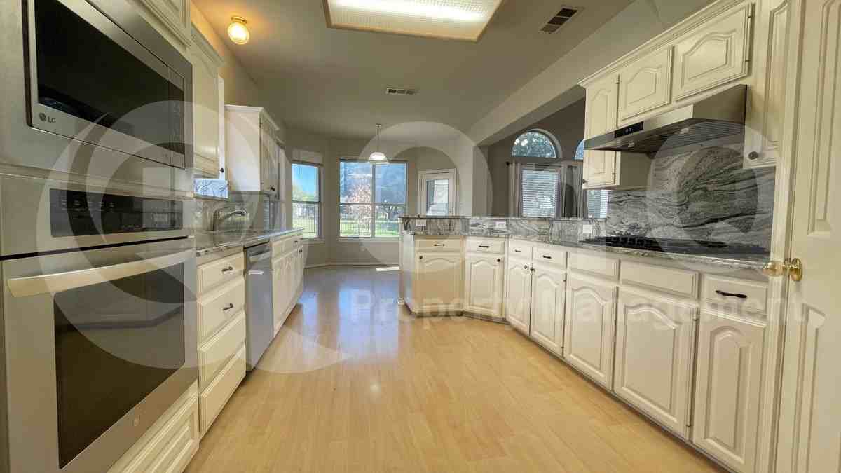 5212 Lakeland Dr - Photo 5 of 34