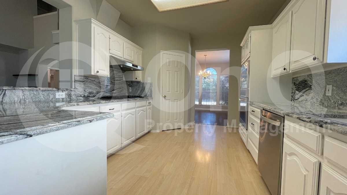 5212 Lakeland Dr - Photo 6 of 34