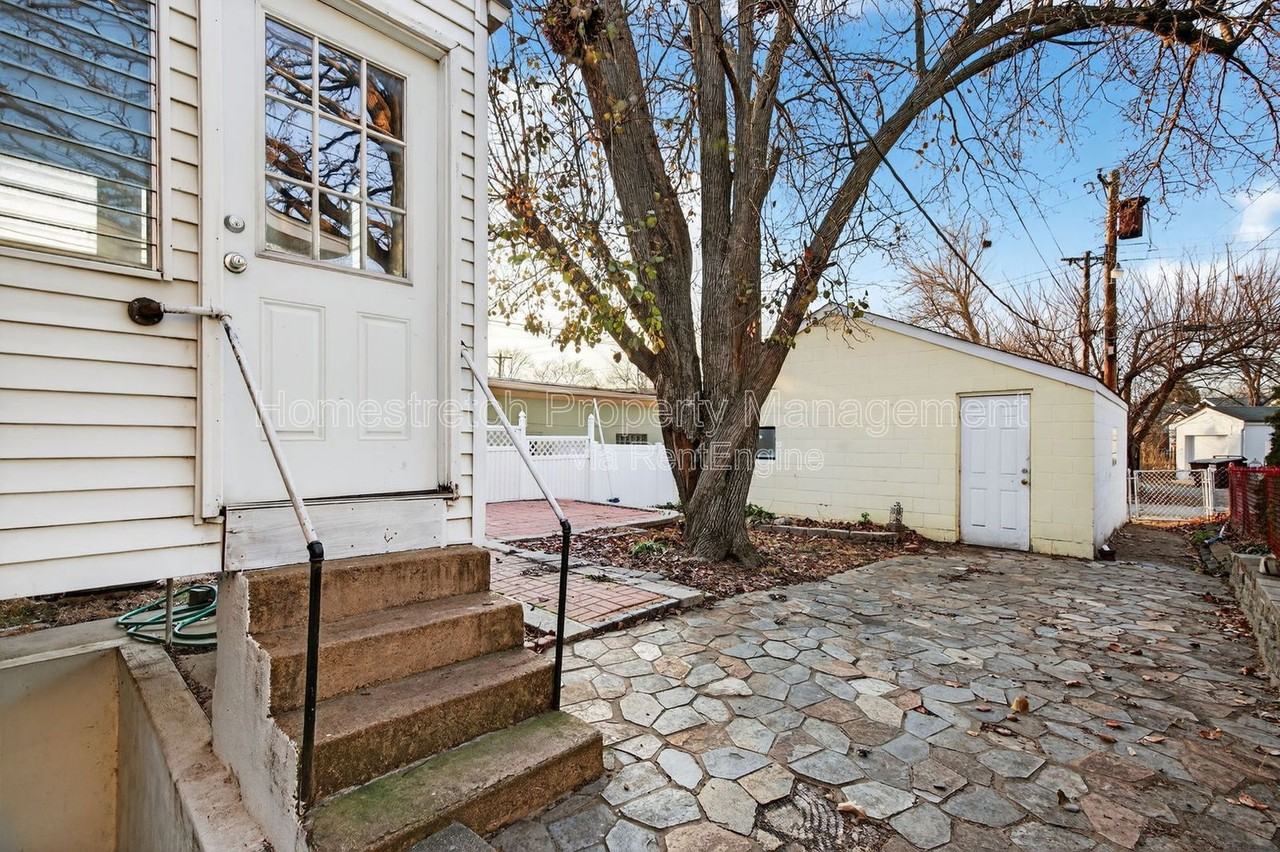 3155 Hampton Ave - Photo 6 of 43