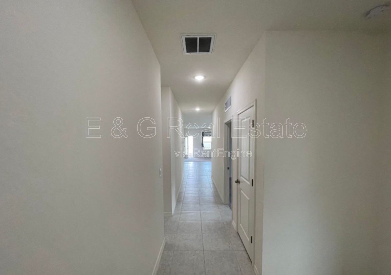 19142 W Elm St - Photo 2 of 32