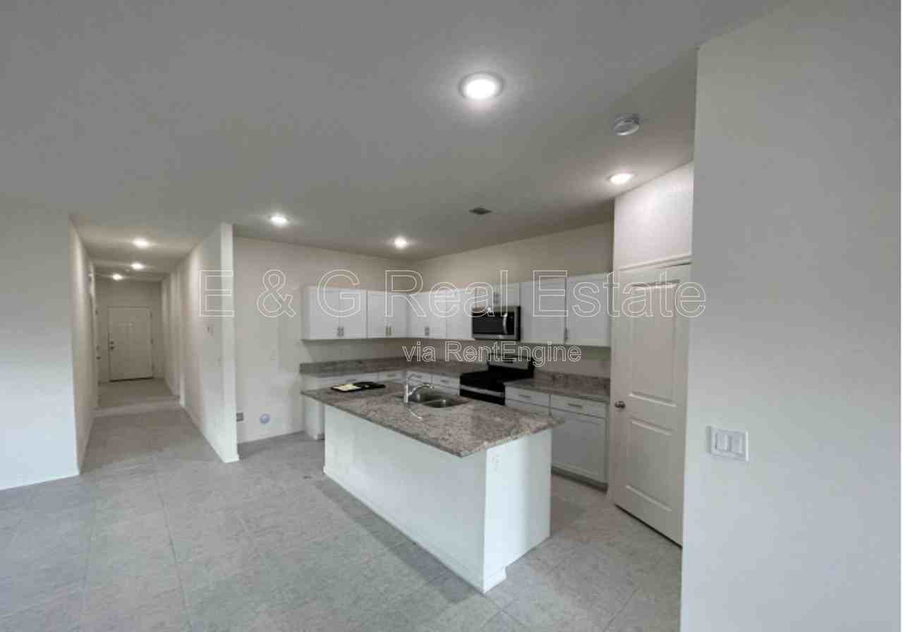 19142 W Elm St - Photo 3 of 32