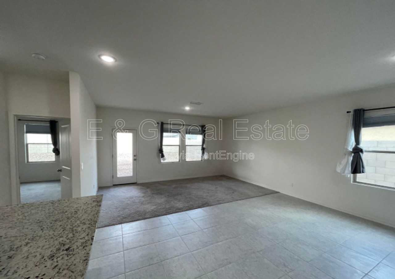 19142 W Elm St - Photo 6 of 32