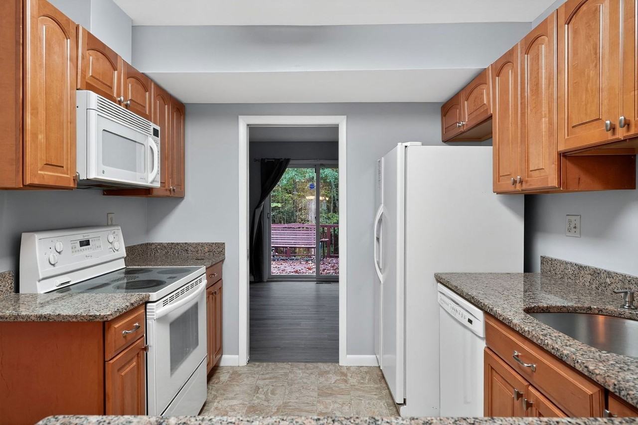 85 Brookside Pl - Photo 3 of 14