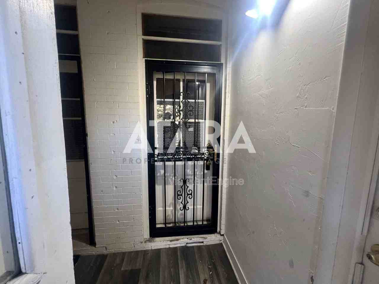 232 W 300 N - Photo 3 of 19