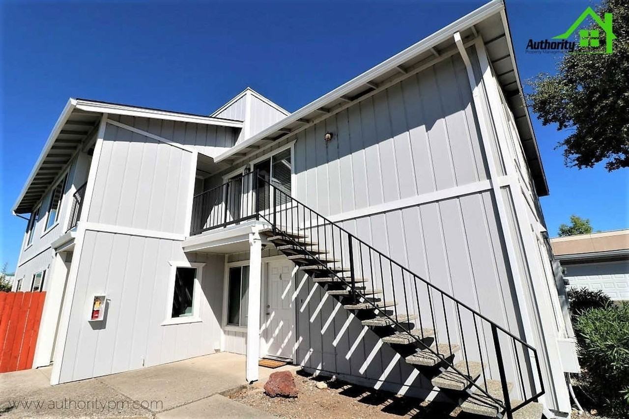 900 Jamieson Ct #1 - Photo 4 of 6