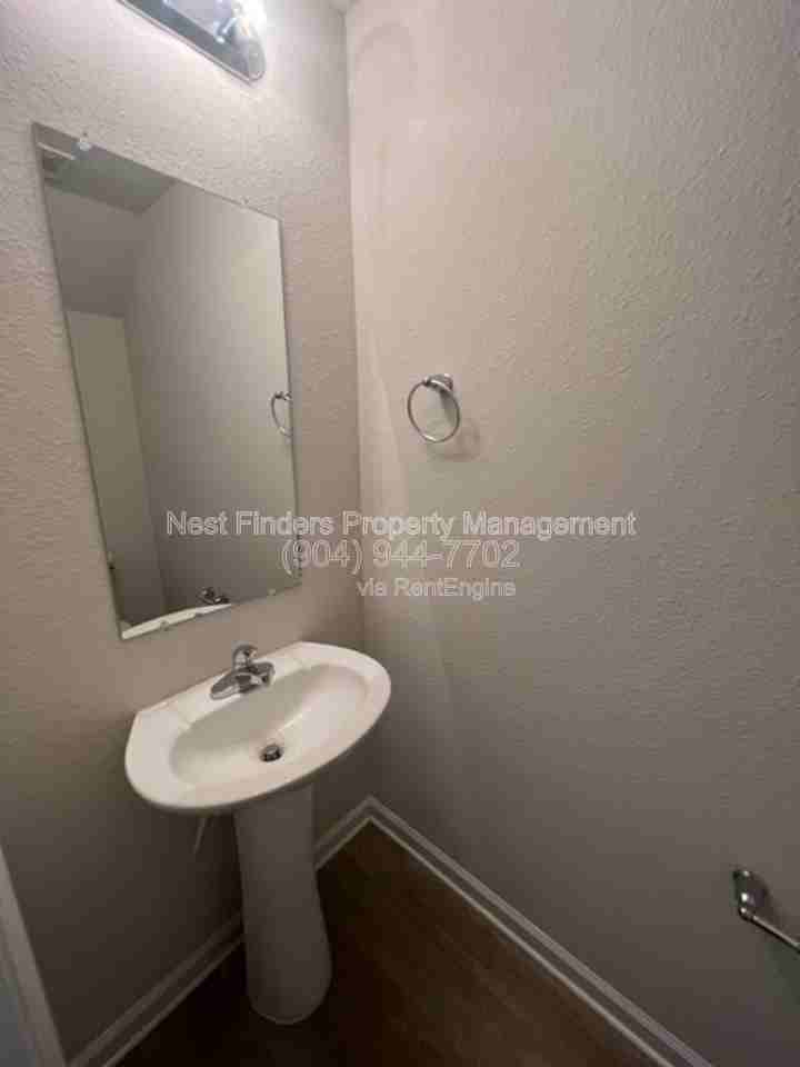 689 Melba St - Photo 5 of 25