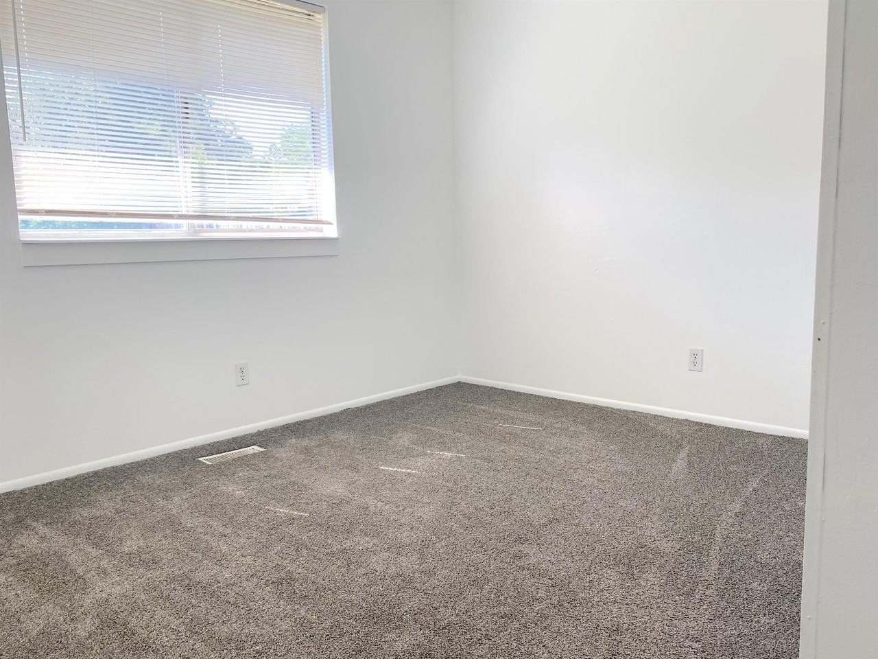 5542 Southwest - Photo 2 of 35