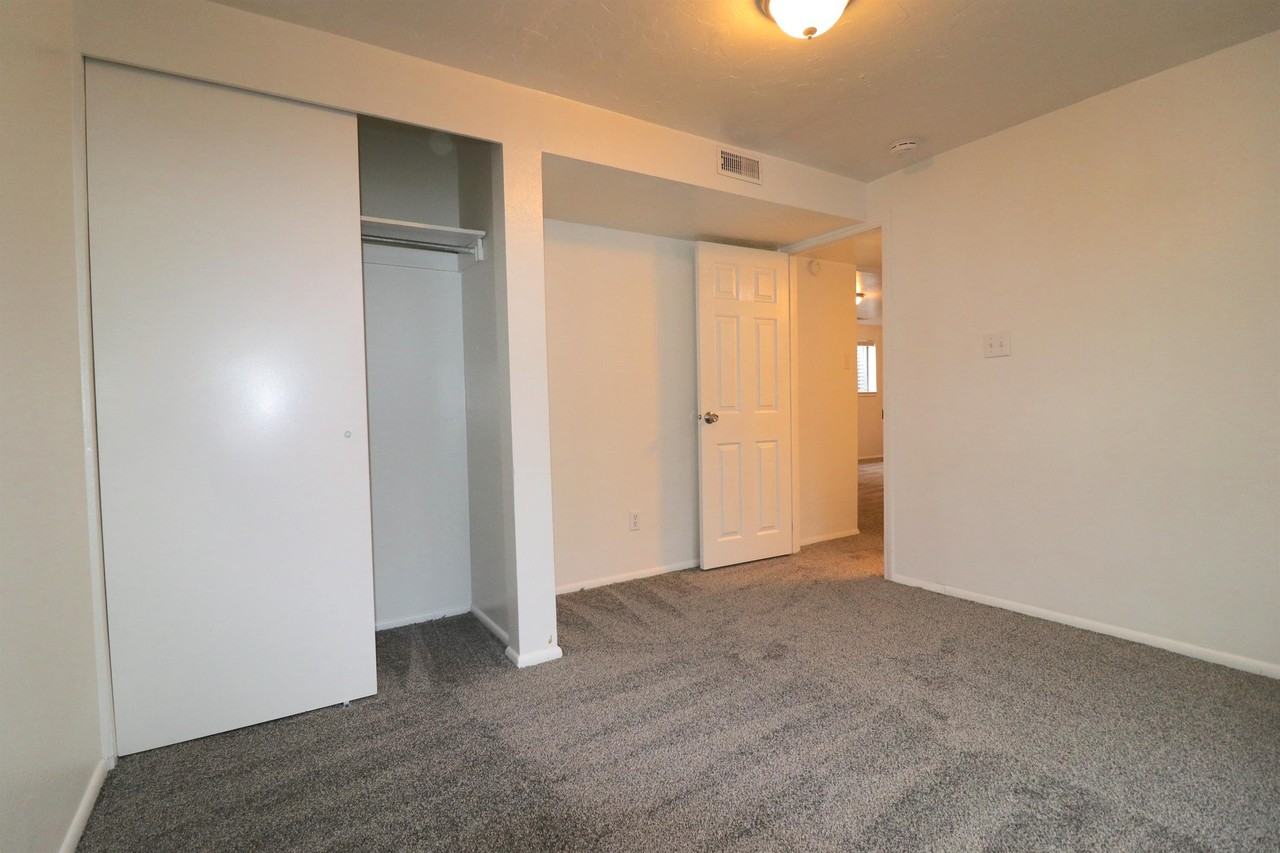 5542 Southwest - Photo 4 of 35