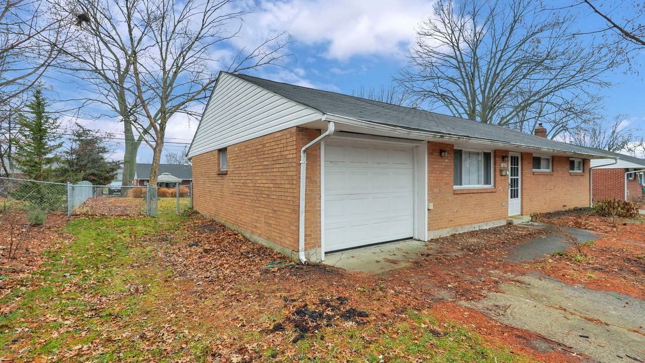 1631 Lucks Rd - Photo 3 of 26