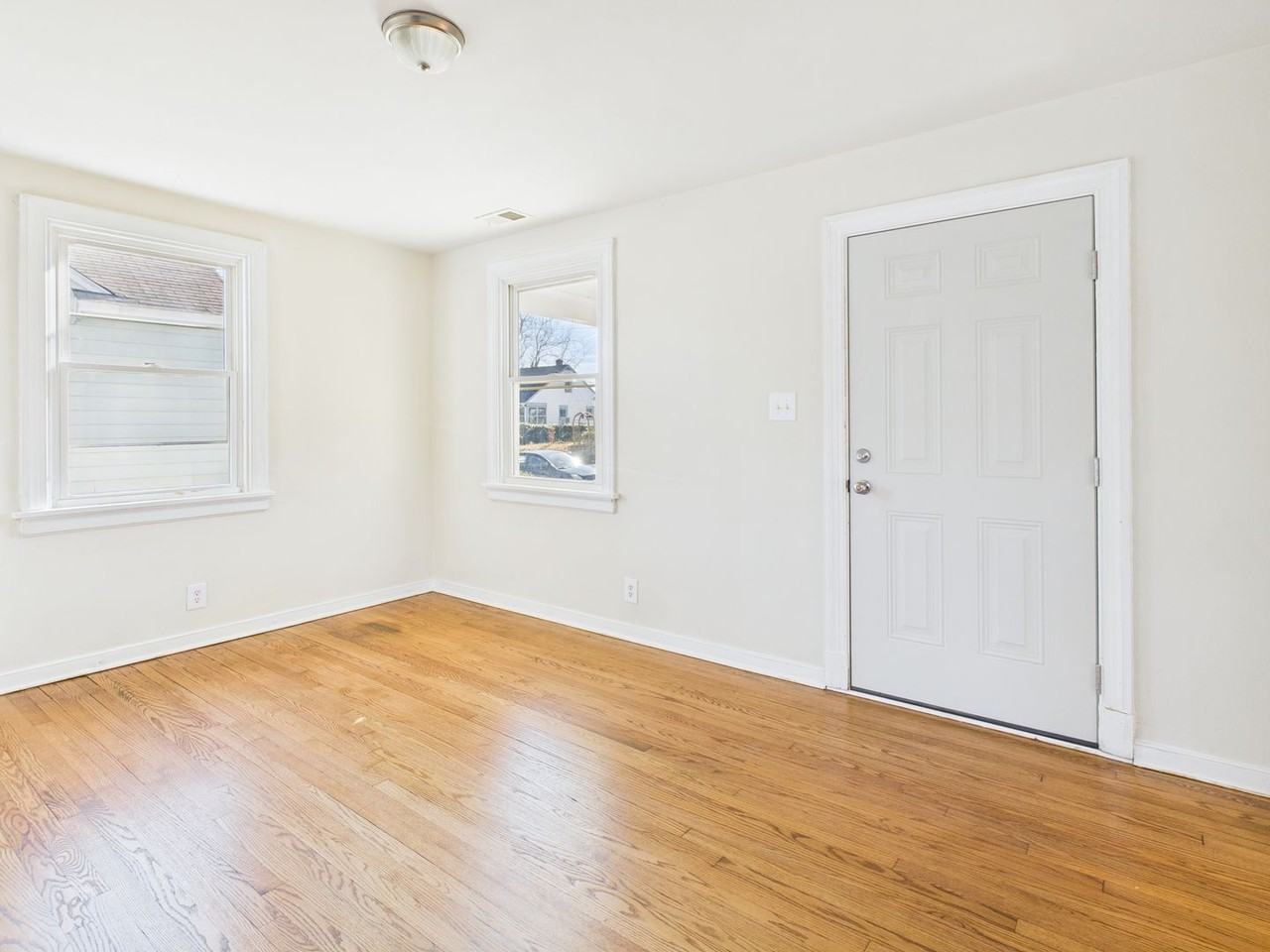 500 Pelham Dr - Photo 5 of 17