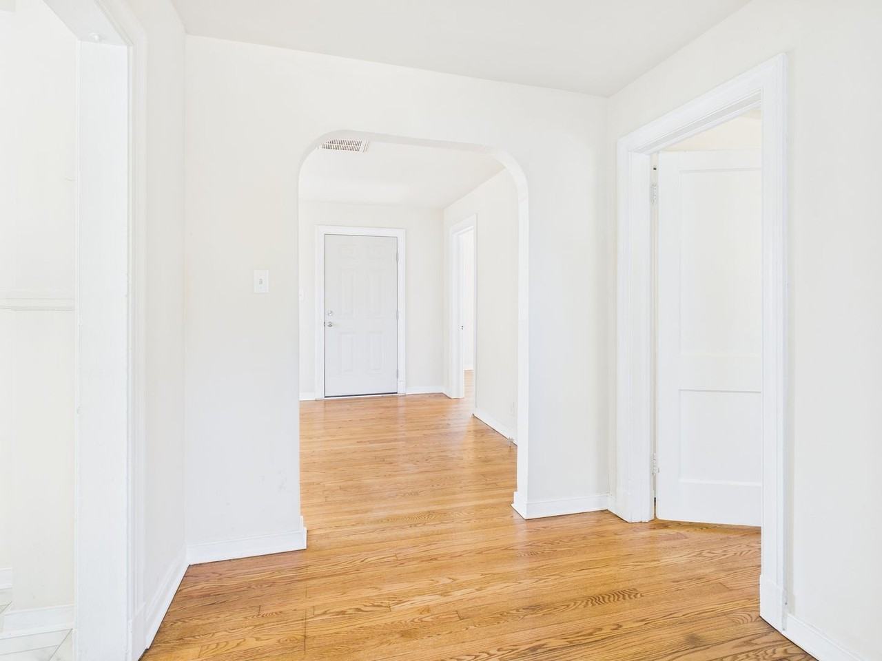 500 Pelham Dr - Photo 6 of 17