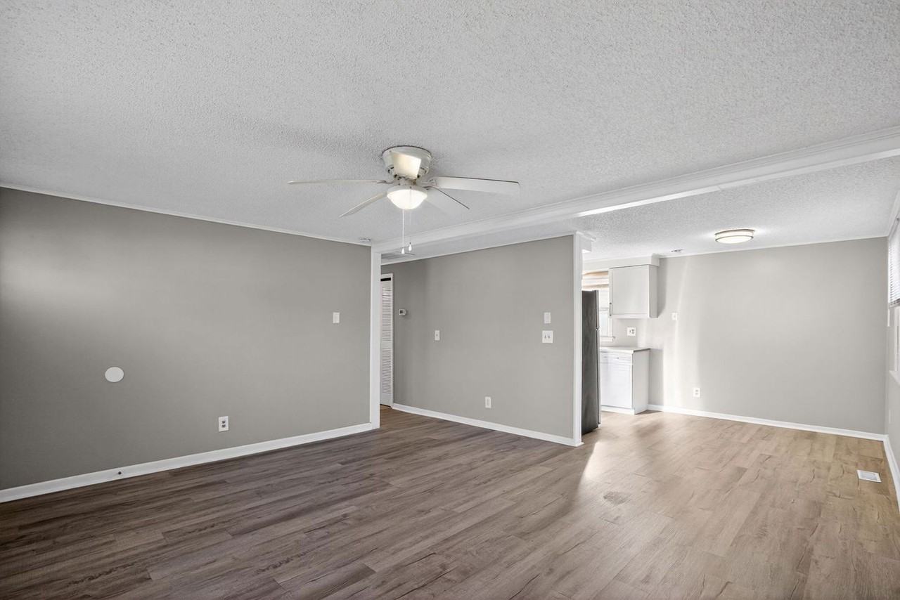 47499 Southampton Dr - Photo 2 of 15