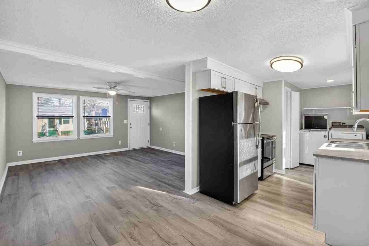 47499 Southampton Dr - Photo 3 of 15