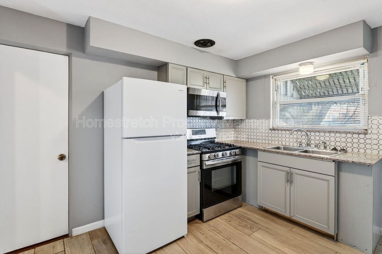 4036 Dunnica Ave #B - Photo 2 of 15