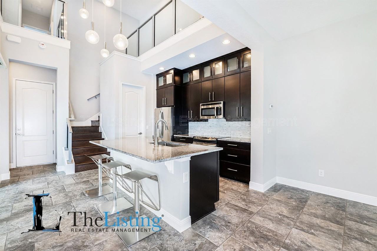 8555 Pinter St - Photo 6 of 26