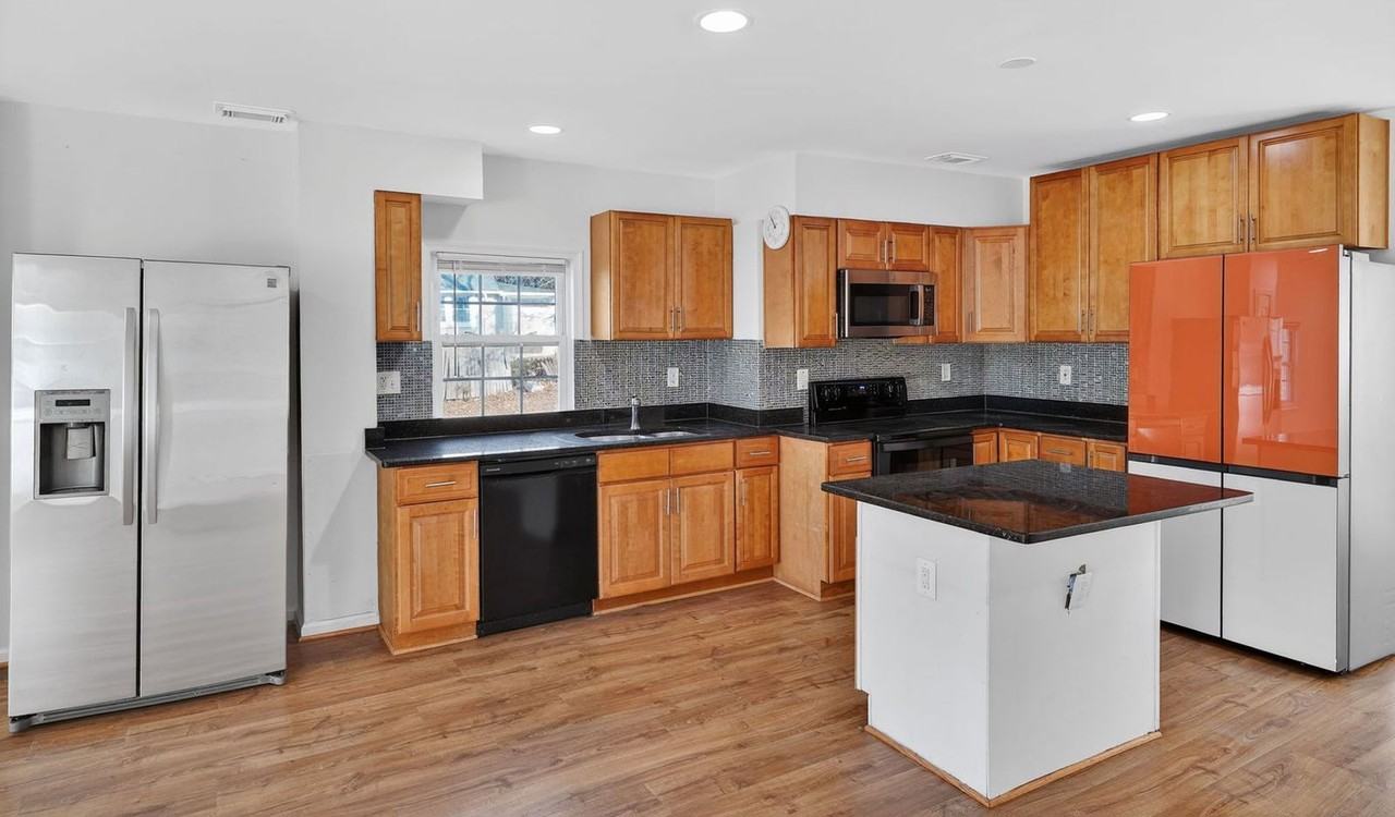 7920 Temple Hill Rd - Photo 3 of 15